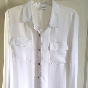 Jaclyn Smith white button down shirt